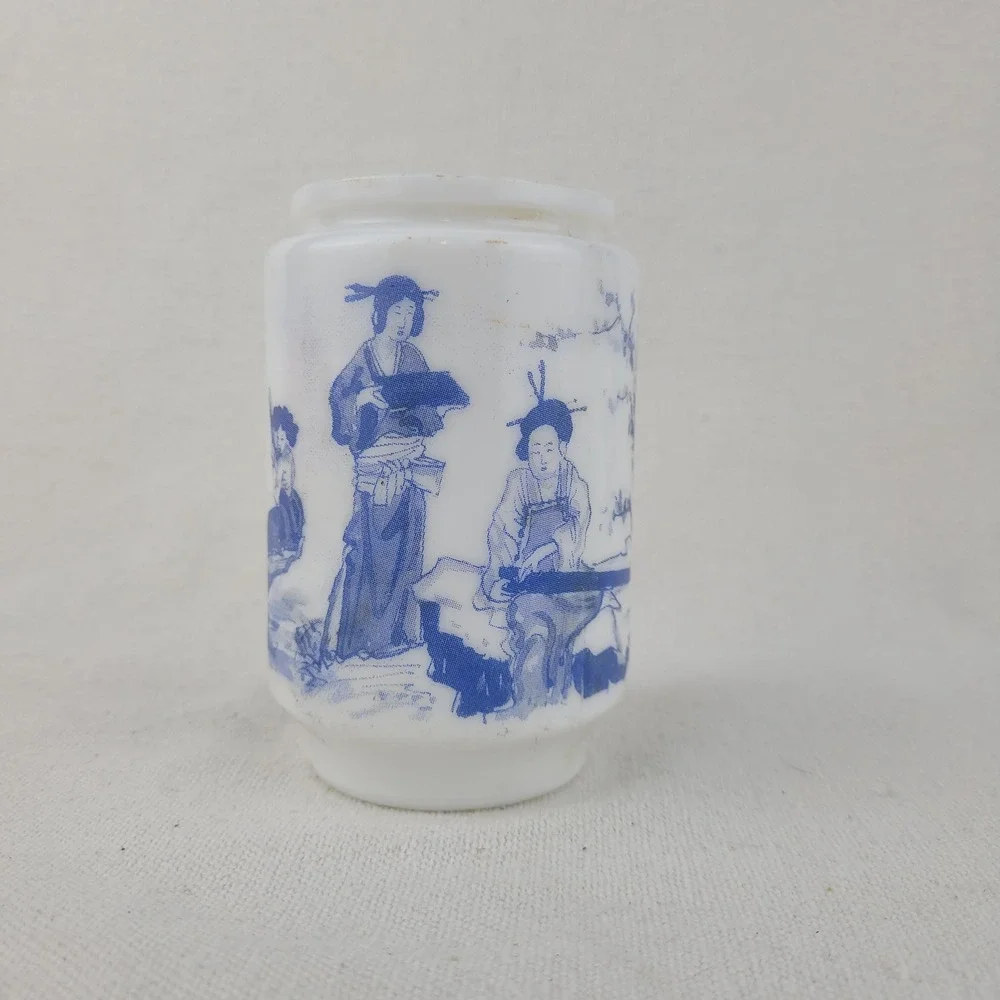 Vintage Blue White Milk‎ Glass Chinoiserie Vase Asian Scene Transferware 4.5